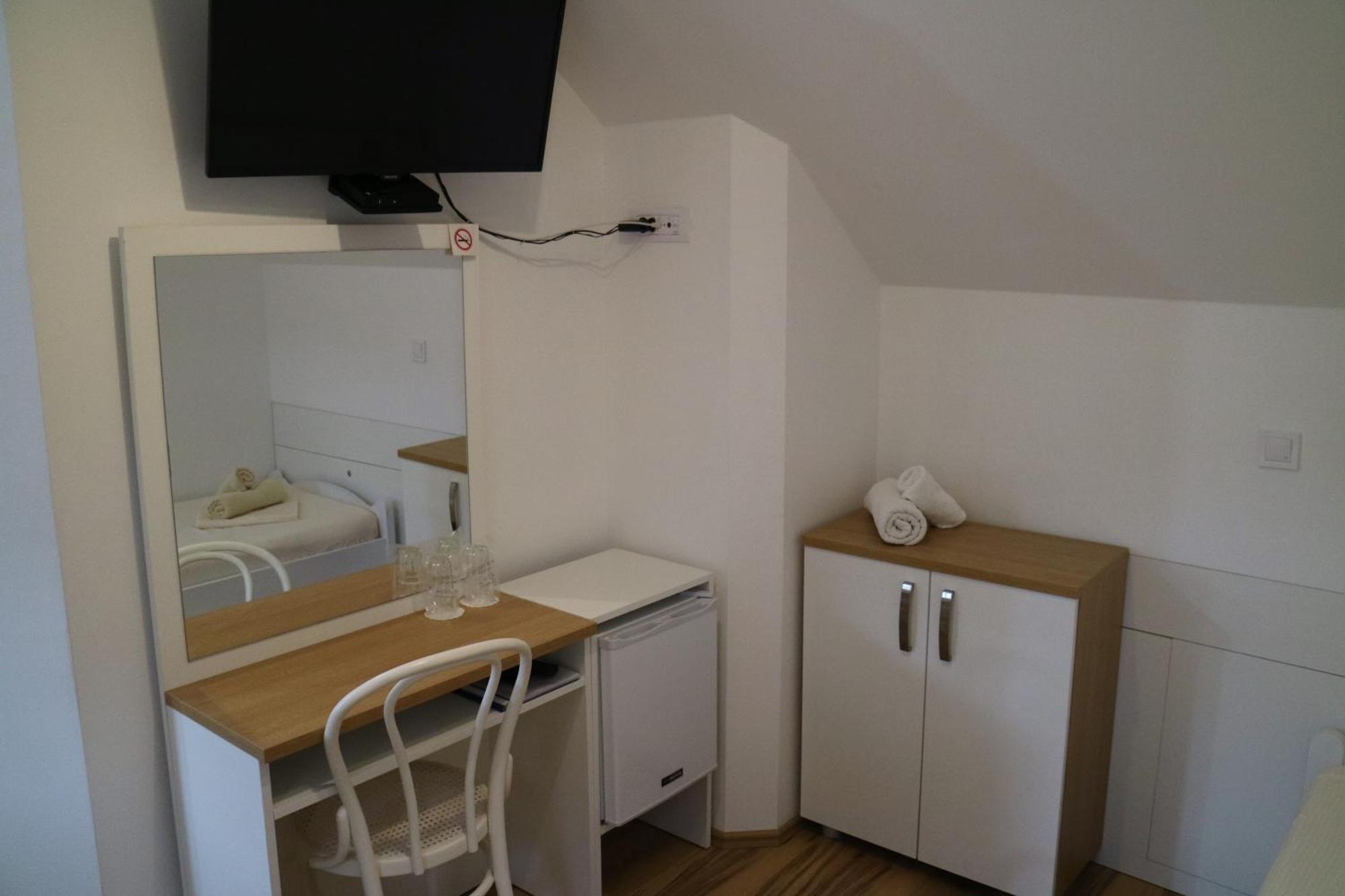 Studio Apartments & Rooms Lela, Sipan Island Sipanska Luka  Room photo